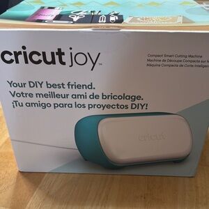 Cricut Joy DIY Crafting Companion in Teal and White